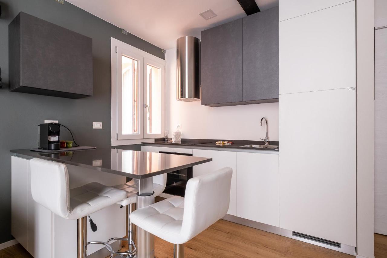 Mazzini Elegant Apartment By Wonderful Italy Болоня Екстериор снимка