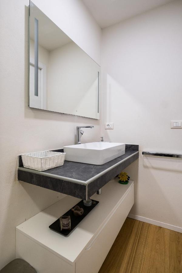 Mazzini Elegant Apartment By Wonderful Italy Болоня Екстериор снимка